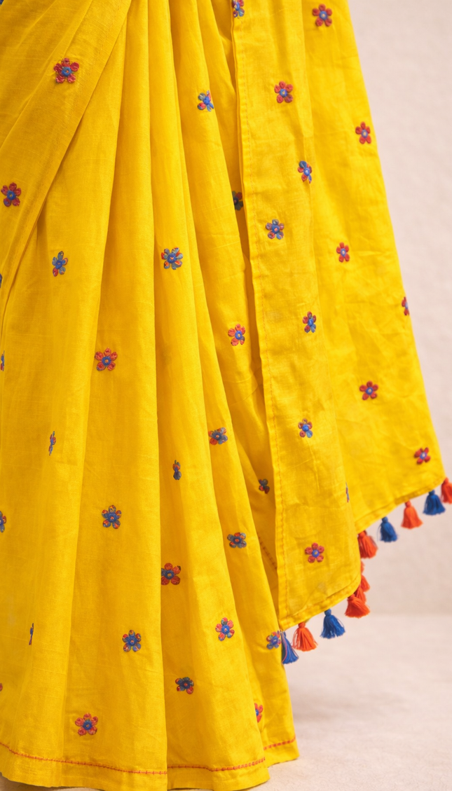 Yellow Pure Mul Cotton Saree With Blue Floral Buti Embroidery|CS8_5