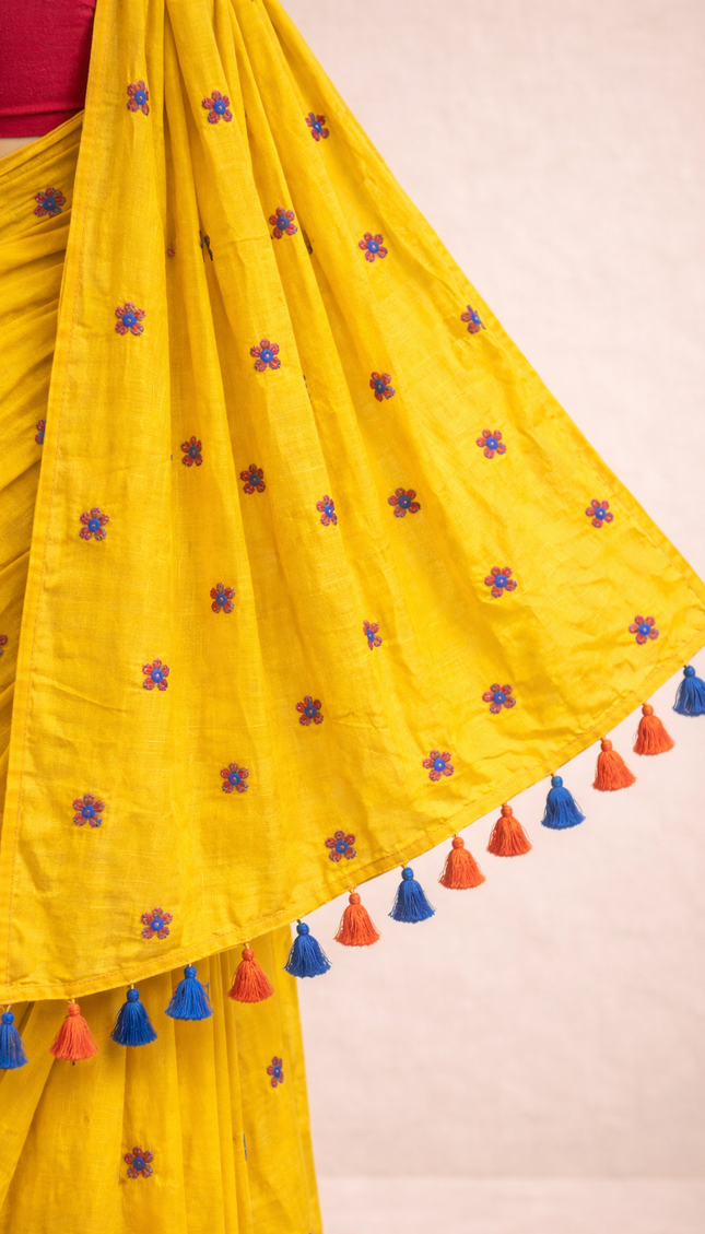 Yellow Pure Mul Cotton Saree With Blue Floral Buti Embroidery|CS8_5