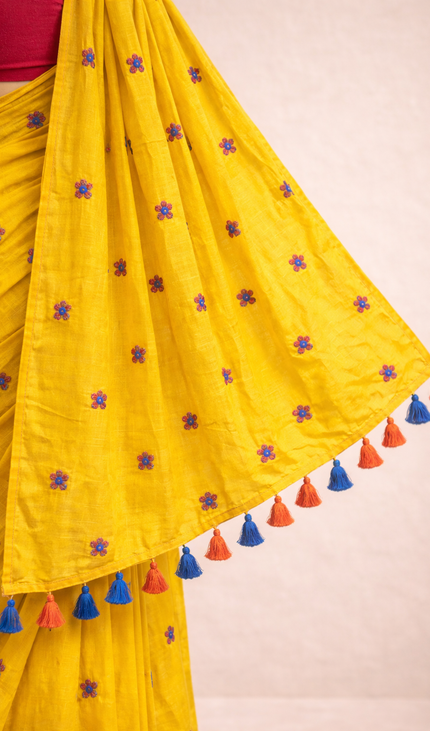 Yellow Pure Mul Cotton Saree With Blue Floral Buti Embroidery|CS8_5
