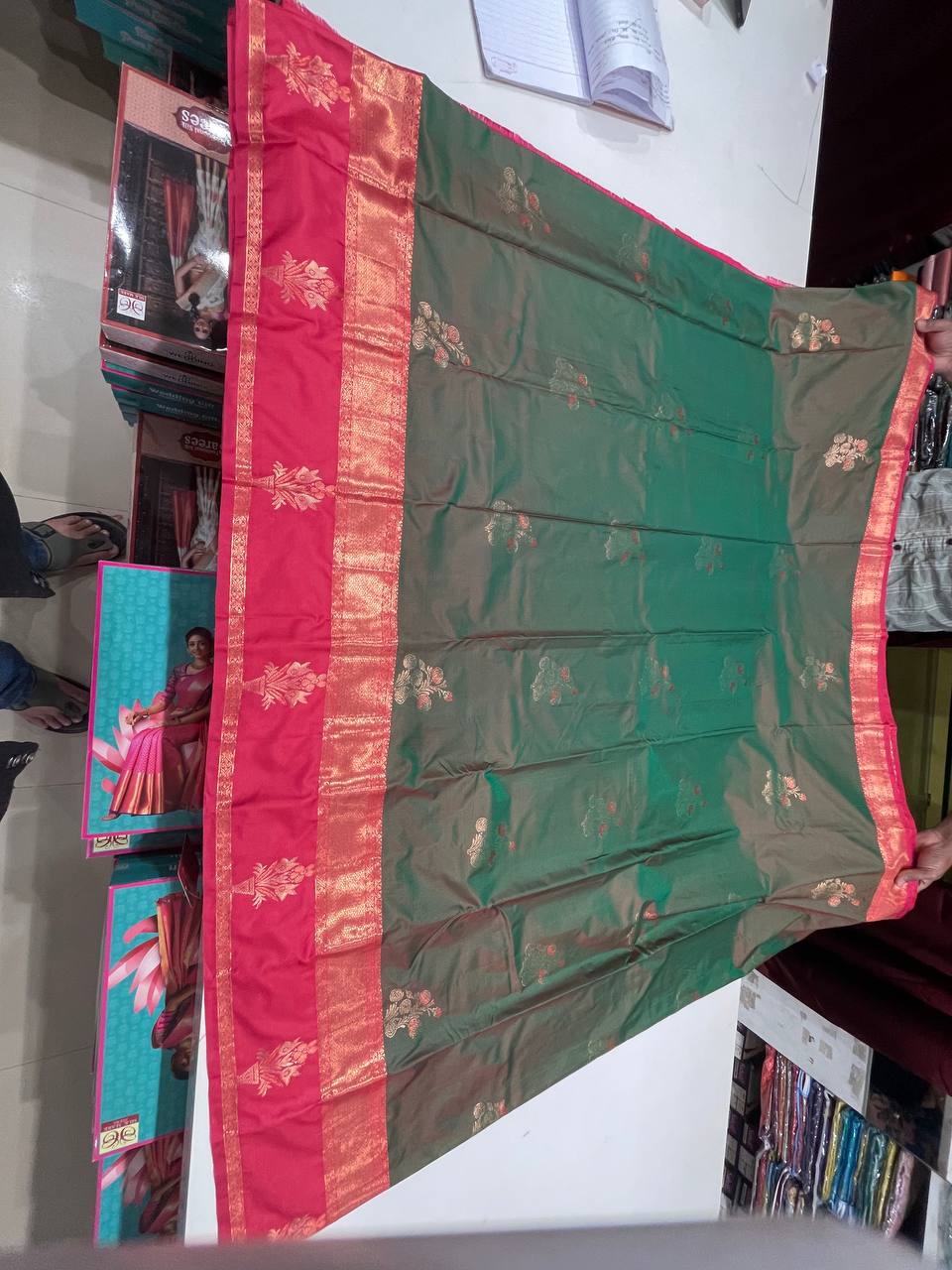 Green Kanchipuram Silk Saree With Butta Design| AS-00121