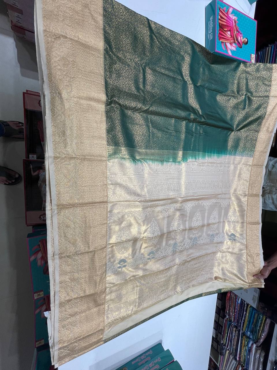 Dark green Kanchipuram Silk Saree With Butta Design| AS-00127