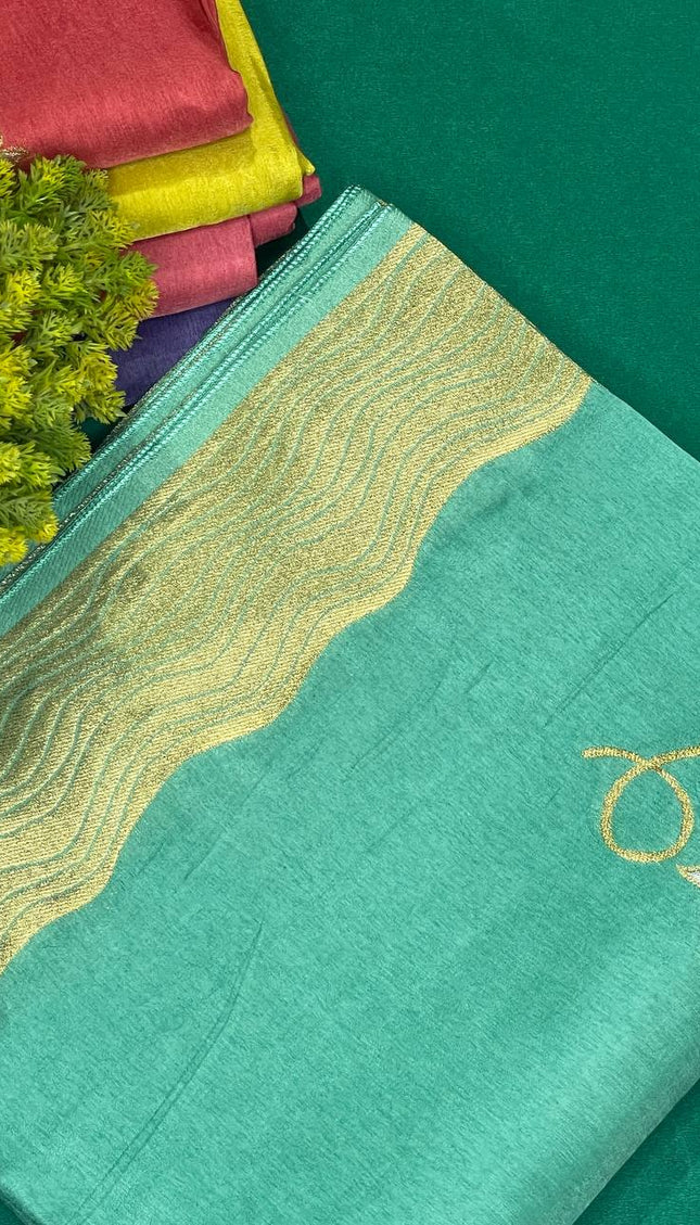 Green Premium Crepe Silk Saree with Gold Zari Wavy Border & Leaf Motif Design|DS5