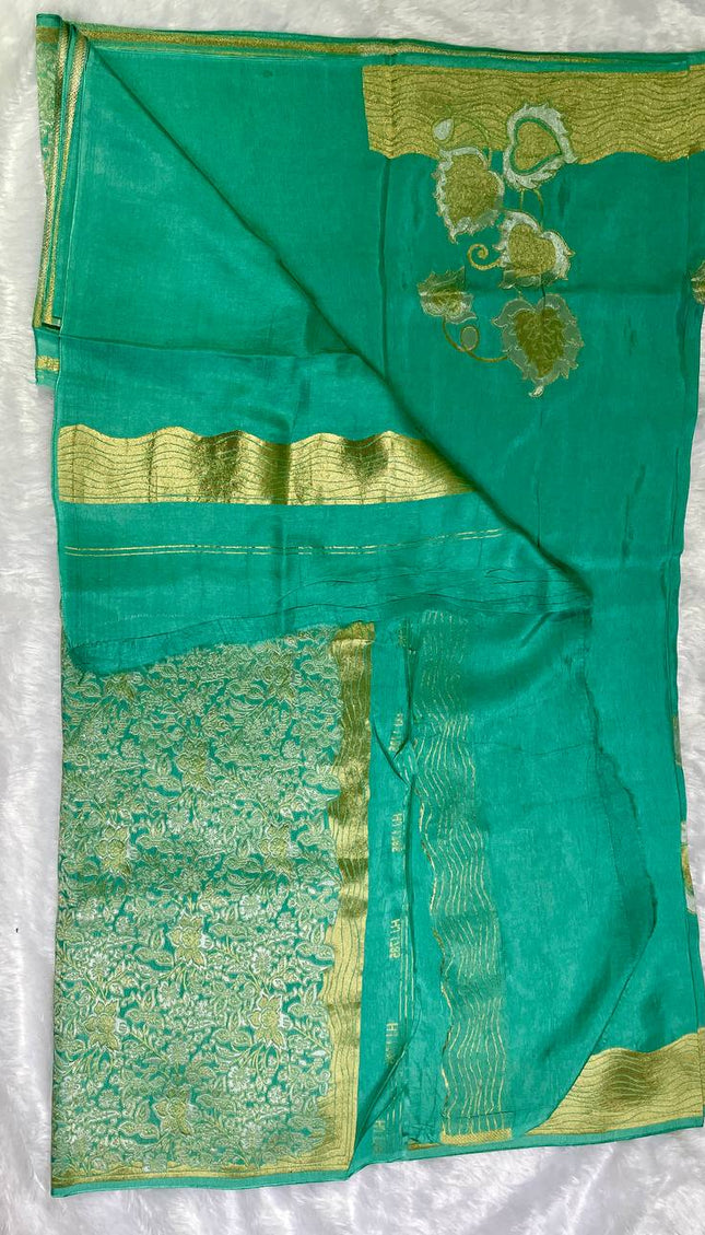 Green Premium Crepe Silk Saree with Gold Zari Wavy Border & Leaf Motif Design|DS5
