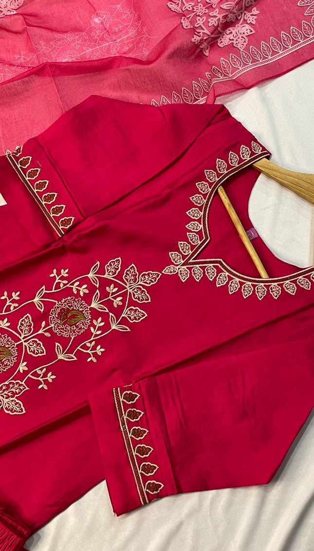 Magenta Pink Embroidered Kurta Set with Floral Dupatta |SC12_3